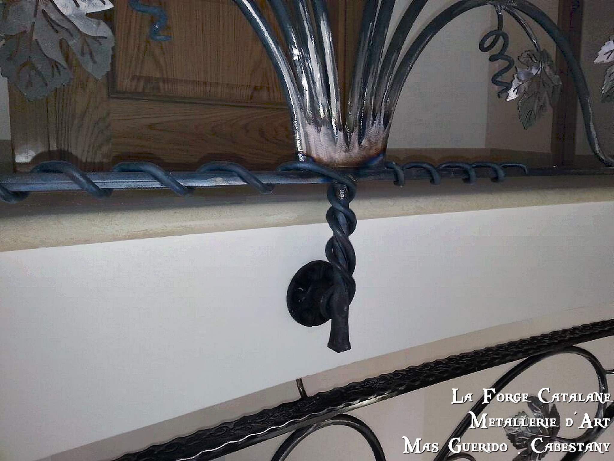 detail patte scellement anglaise garde corps vegetal vigne forge catalane.jpg